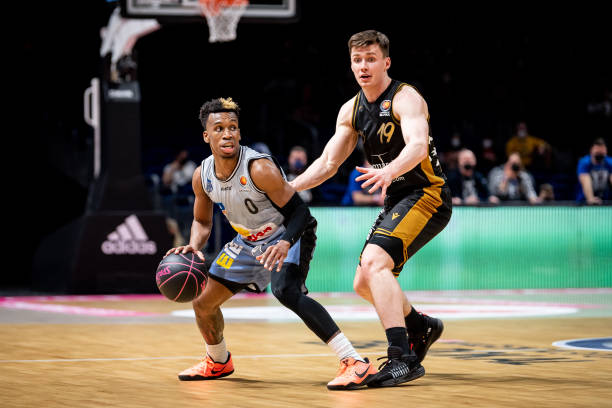 L季前赛虽 L季前赛虽